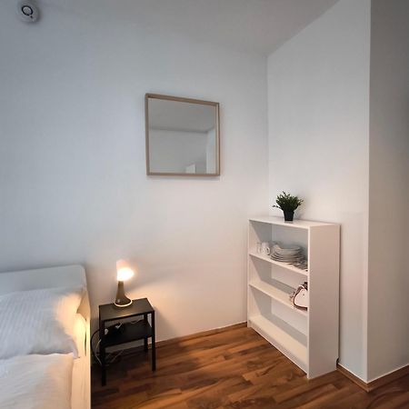 Zentral Gelegene Zimmer Mit Gemeinschaftsbad Und Kueche Nuremberg Exterior photo