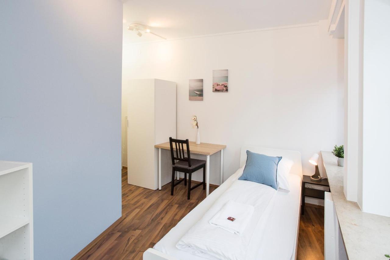 Zentral Gelegene Zimmer Mit Gemeinschaftsbad Und Kueche Nuremberg Exterior photo