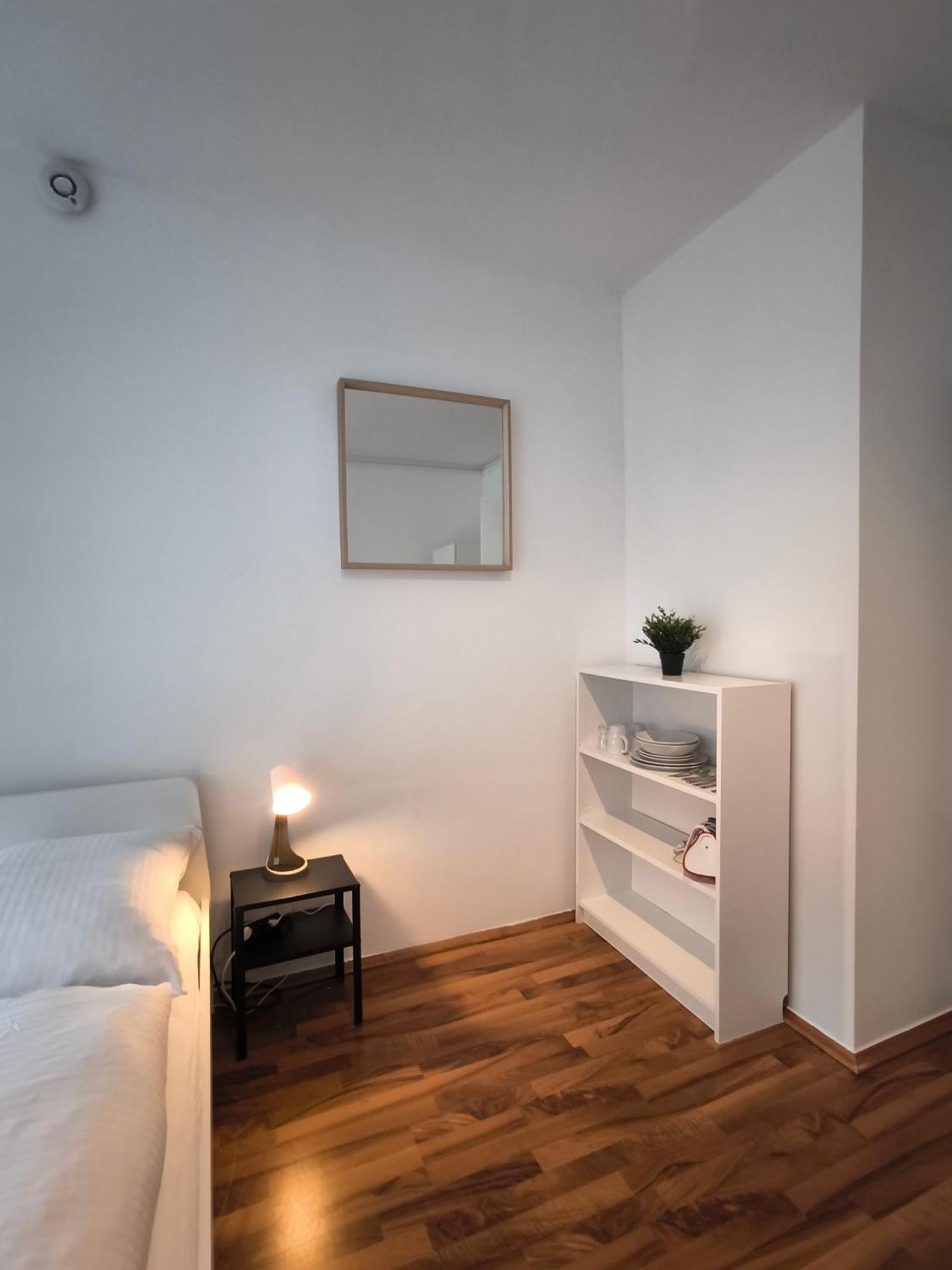Zentral Gelegene Zimmer Mit Gemeinschaftsbad Und Kueche Nuremberg Exterior photo